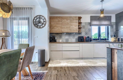 Topid House | Stunning private villa for 8 guests with private pool, A/C, WIFI, TV and terrace