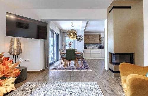 Topid House | Stunning private villa for 8 guests with private pool, A/C, WIFI, TV and terrace