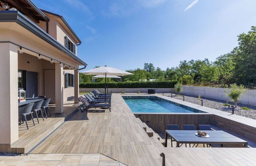 Topid House | Stunning private villa for 8 guests with private pool, A/C, WIFI, TV and terrace