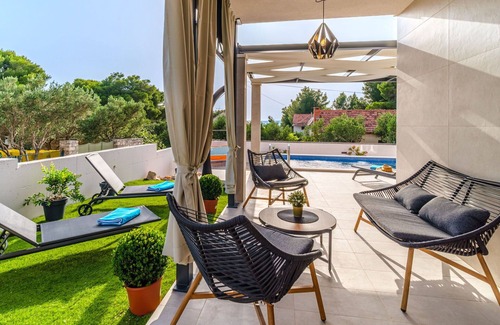 Cove Makarac (Milna) House | Stunning private villa for 8 people with WIFI, A/C, private pool, TV and terrace