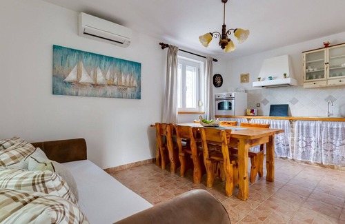 Gornji Zemunik Villa | Stunning private villa for 8 guests with A/C, hot tub, private pool, WIFI, TV and patio