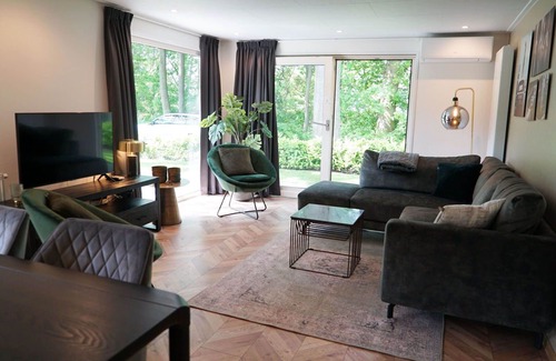 Susteren House | Stunning private villa for 6 people with pool, WIFI, TV and terrace