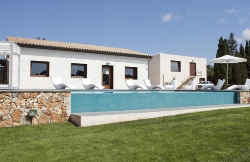 Llubi Villa | Stunning private villa for 6 people with WIFI, A/C, private pool, TV, terrace and parking