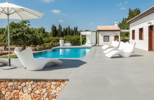 Llubi Villa | Stunning private villa for 6 people with WIFI, A/C, private pool, TV, terrace and parking