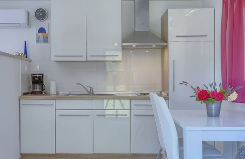 Marceljani House | Stunning private villa for 2 guests with A/C, WIFI, pool, TV and terrace