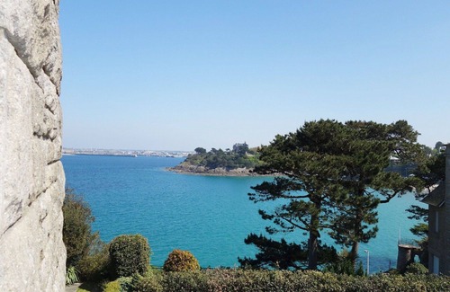 Saint-Igneuc Villa | Stunning private villa for 6 guests with WIFI, TV and terrace