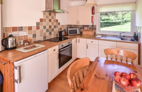Fivelanes House | Stunning private villa for 4 guests with hot tub, WIFI, TV and patio
