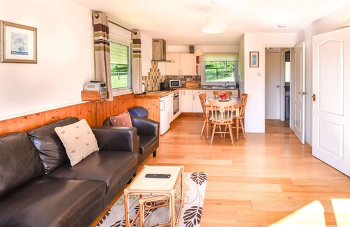 Fivelanes House | Stunning private villa for 4 guests with hot tub, WIFI, TV and patio