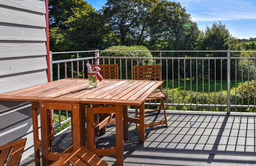 Fivelanes House | Stunning private villa for 4 guests with hot tub, WIFI, TV and patio