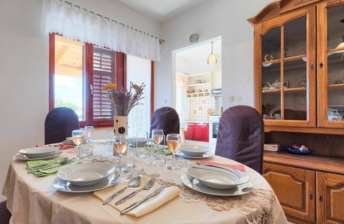 Muntic House | Stunning private villa for 9 people with private pool, A/C, WIFI, TV, patio and pets allowed