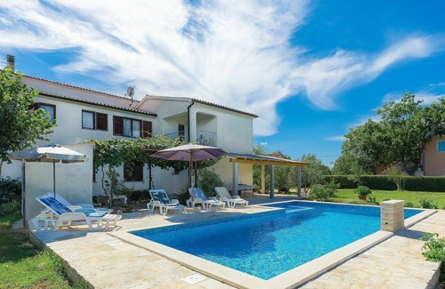 Muntic House | Stunning private villa for 9 people with private pool, A/C, WIFI, TV, patio and pets allowed