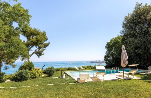 Palombina Nuova Villa | Stunning private villa with A/C, WIFI, private pool, TV, terrace, pets allowed and panoramic view