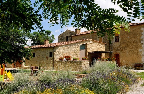 Asciano Villa | Stunning private villa for 4 people with pool, A/C, WIFI, TV and terrace