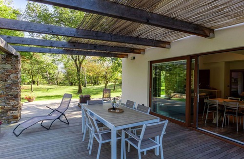 Sorico House | Stunning private villa for 8 guests with WIFI, TV, terrace and pets allowed