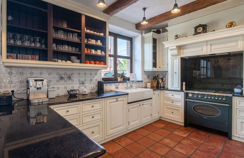 Grunwald House | Stunning private villa with WIFI, hot tub, TV, terrace, pets allowed and panoramic view