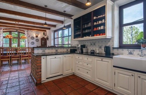 Grunwald House | Stunning private villa with WIFI, hot tub, TV, terrace, pets allowed and panoramic view