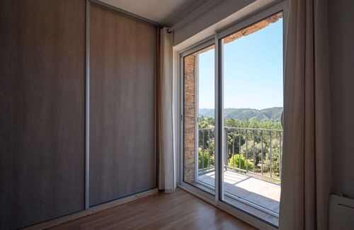 Melres House | Stunning private villa for 6 guests with WIFI, TV and terrace