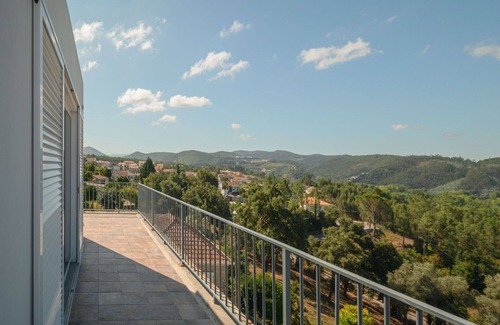 Melres House | Stunning private villa for 6 guests with WIFI, TV and terrace