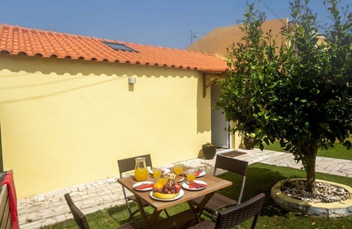 Linho Villa | Stunning private villa for 4 people with A/C, WIFI, TV and terrace