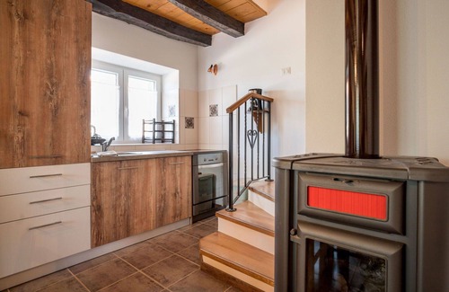 Groznjan House | Stunning private villa with private pool, WIFI, A/C, TV, terrace, pets allowed and panoramic view