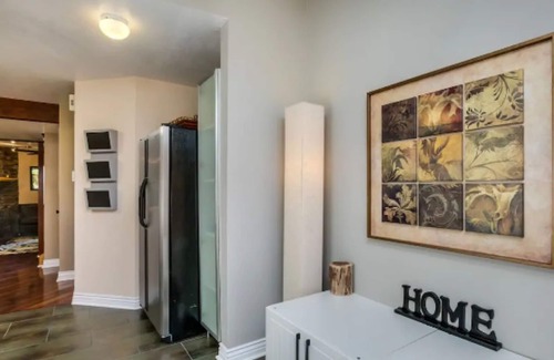 Noble Park House | STUNNING, Remodeled, 3-bdrm, 3-bath Townhouse!