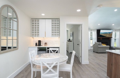 Cross Mountain House | Stunning Remodeled Vacation Home in Leon Springs, San Antonio