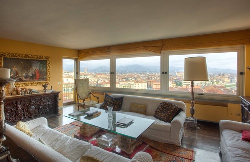 San Giovanni Apartment | Stunning Renovated Cental Penthouse w/Amazing Views! 5 Terraces & 5min to Town