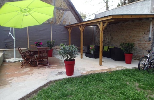 Vaumas Cottage | Stunning Renovated Village House with Modern Decor, Family-Friendly, Near Attractions