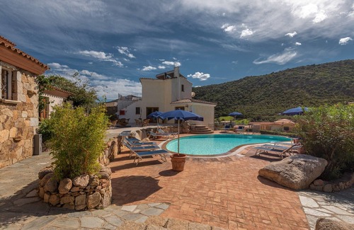 Tanaunella Apartment | Stunning Residence Bouganvillage 2 Bedroom Num1321