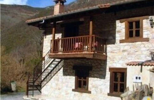 Pilona House | Stunning Restored School House with Orchard & River in Idyllic Location