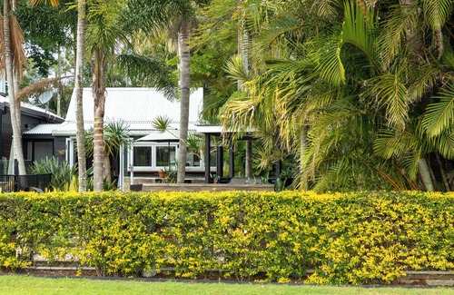 Dunbogan Cottage | Stunning River front Cottage with pool