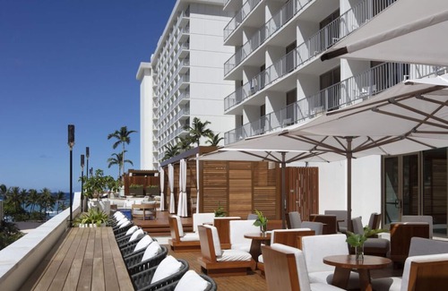 Waikiki Resort | Stunning Scenery At Your Doorstep! 3 Pet-Friendly Units, 2 Pools, 2 Restaurants