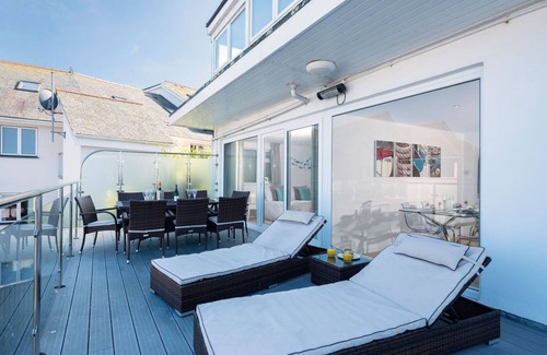 St Ives House | Stunning sea views, close to the centre of St Ives & car parking for upto 3 cars