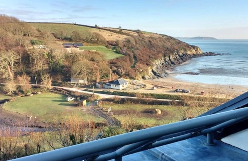 Maenporth Apartment | Stunning Seaview Cornwall Apartment with Heated Pool, Sauna, Jacuzzi and Tennis