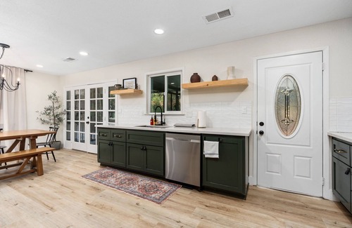 Three Rivers House | Stunning Sequoia Hills Villa w/pool, Game room, Hot tub, Firepit and EV charger