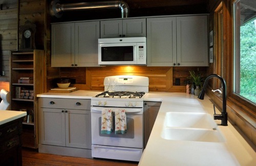 Avoca House | Stunning, serene, rustic house in the woods near Spring Green, Wisconsin