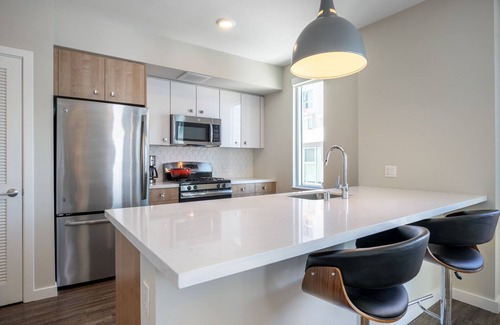 South of Market Apartment | Stunning SoMa 2BR w/BBQ + Gym + Patio near tech companies by Blueground
