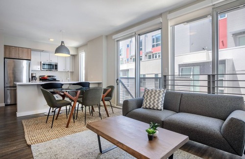 South of Market Apartment | Stunning SoMa 2BR w/BBQ + Gym + Patio near tech companies by Blueground