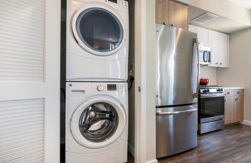 South of Market Apartment | Stunning SoMa 2BR w/BBQ + Gym + Patio near tech companies by Blueground
