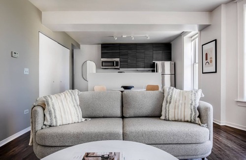 South Loop Apartment | Stunning South Loop 2BR nr L & Grant Park, by Blueground