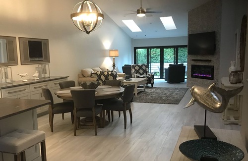 Park Shore Villa | STUNNING! SPACIOUS! Completely renovated 2/2 villa in Naples!