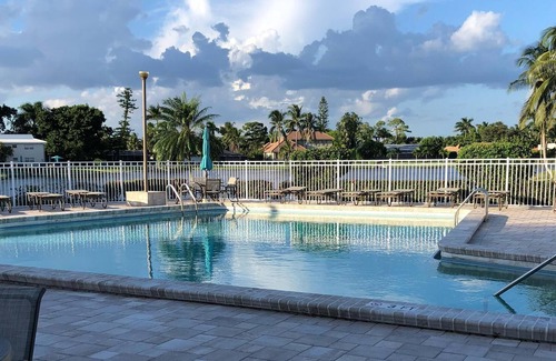 Park Shore Villa | STUNNING! SPACIOUS! Completely renovated 2/2 villa in Naples!