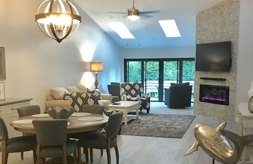 Park Shore Villa | STUNNING! SPACIOUS! Completely renovated 2/2 villa in Naples!