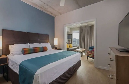 Civic District Resort | Stunning Studio in the Heart of Austin!+Amenities!