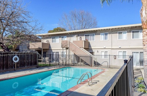 Snail House | Stunning Sunnyvale 2BR w/Pool & A/C, near Tech Hub, by Blueground