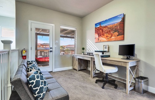 Hurricane House | Stunning Townhome in Zion Village with private hot tub and lazy river