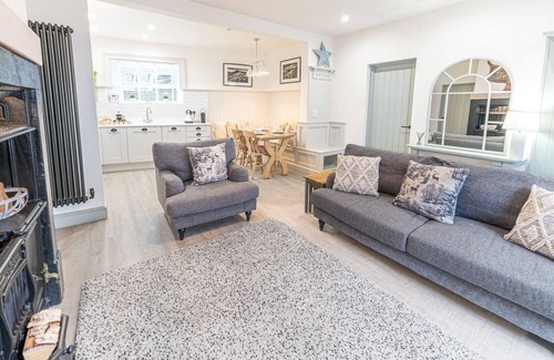 Portinscale Apartment | Stunning two bedroom, 2 bathroom apartment with allocated parking in Portinscale