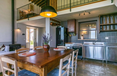 Magliano in Toscana House | Stunning villa for 4 guests with WIFI, patio and pets allowed