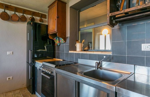 Magliano in Toscana House | Stunning villa for 4 guests with WIFI, patio and pets allowed