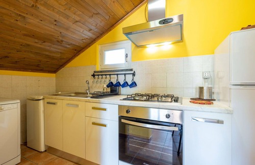 San Damiano dʼAsti Villa | Stunning villa for 5 guests with WIFI, pool, TV, patio, pets allowed and panoramic view